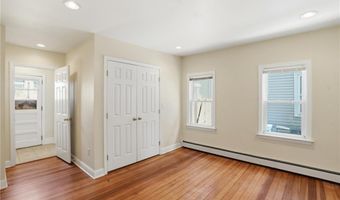 8 Mann Ave, Newport, RI 02840