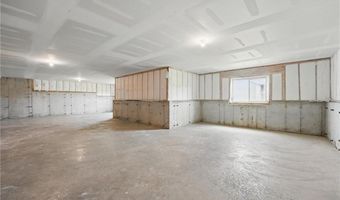 1617 Grayhawk Dr, Basehor, KS 66007