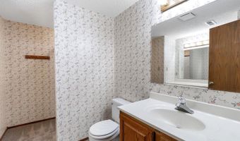 4650 Farmstead Ct, Bel Aire, KS 67220