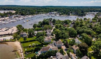 34 Pleasant St, North Kingstown, RI 02852