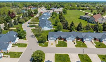 923 W WINDTREE Dr, Appleton, WI 54914