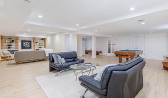 9715 SINGLETON Dr, Bethesda, MD 20817