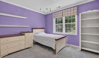 2 Oleander Dr, Clinton, CT 06413