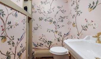 73 Thames St 1, Newport, RI 02840