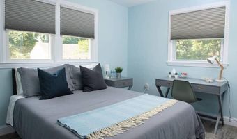 4 James St, Middletown, RI 02842