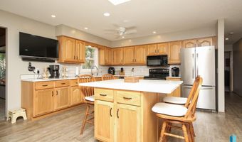 1601 E Sylvan Cir, Brandon, SD 57005
