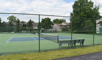 10 Southcreek Ct B, Amherst, NY 14051