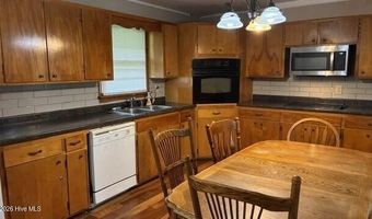 17 Moore St, Andrews, NC 28901