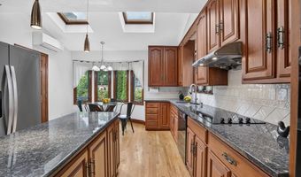 8 Marion Ave, Andover, MA 01810