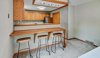5514 Meadowood Dr, Fitchburg, WI 53711