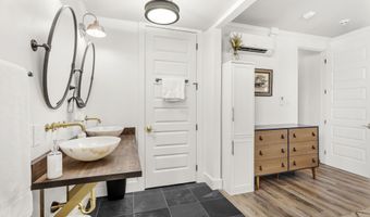 782 Water St, Biloxi, MS 39530