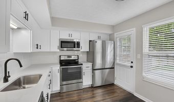 2425 Dunsworth Dr, Columbus, OH 43235