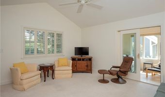 318 Corey Ln, Middletown, RI 02842