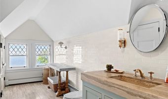 127 Harrison Ave 7, Newport, RI 02840