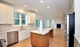 81 Club Dr, Berlin, CT 06037