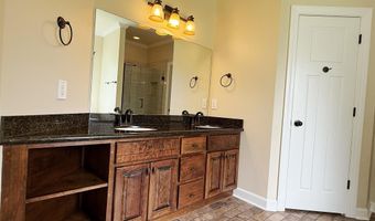 70 Gates Ln, Batesville, AR 72501