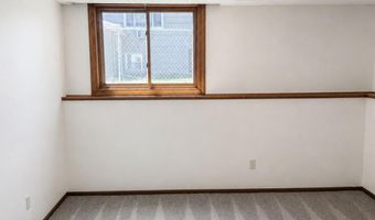 1512 S 5th St, Aberdeen, SD 57401