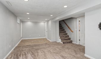 623 River Oak Dr, Ames, IA 50010