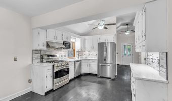 19 CENTER St, Barnegat, NJ 08005