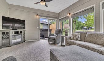 905 Emerald Pines Dr, Arnolds Park, IA 51331