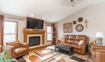 2013 Country Cove Ln, Altoona, IA 50009