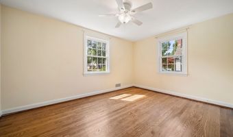 21 Oakwood Mnr, Cromwell, CT 06416