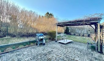 24 High St, Middletown, RI 02842