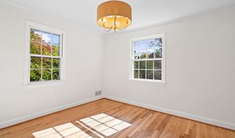 5621 HUNTINGTON Pkwy, Bethesda, MD 20814