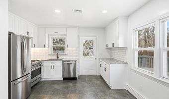 4 Rainbow Trl, Alloway, NJ 07422