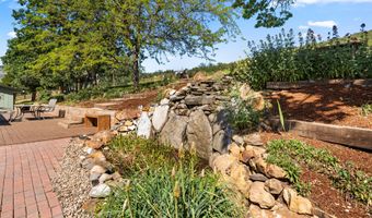 2140 N Valley View Rd, Ashland, OR 97520
