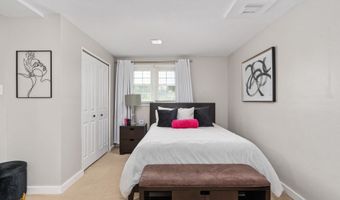 2504 WINDBREAK Dr, Alexandria, VA 22306