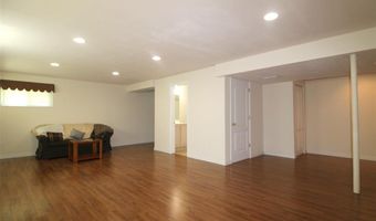 320 Remington Way Dr, Ballwin, MO 63021