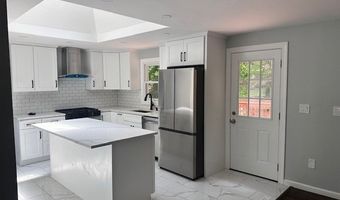 29 Heritage Hill Rd, Branford, CT 06405