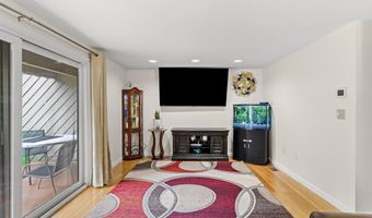 10 Rockingham Ct, Bedford, NH 03110