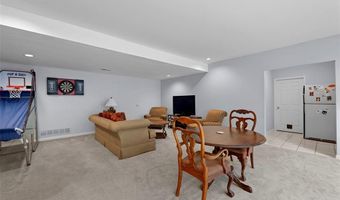 500 Terrington Dr, Ballwin, MO 63021