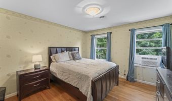 4 Quail Run Dr, Danbury, CT 06811