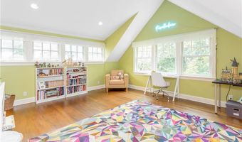 6 Searles Rd, Darien, CT 06820