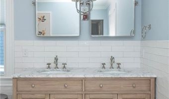 27 Mann Ave, Newport, RI 02840