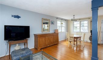 37 Squantum Dr, Middletown, RI 02842