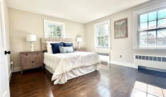 426 Metacom Ave 1, Bristol, RI 02809