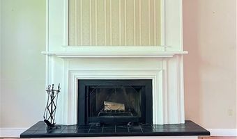 167 Coggeshall Ave B, Newport, RI 02840