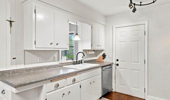 301 Walnut Ln, Apple Valley, MN 55124