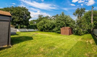 4 N327 7th Ave, Addison, IL 60101