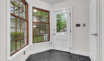 19 CENTER St, Barnegat, NJ 08005