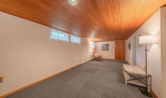 2104 S Circle Dr, Ann Arbor, MI 48103