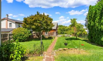 221 Franklin St, Alburtis, PA 18011
