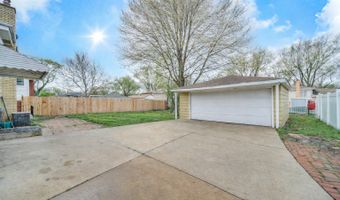 10 N ADAMS Dr, Addison, IL 60101