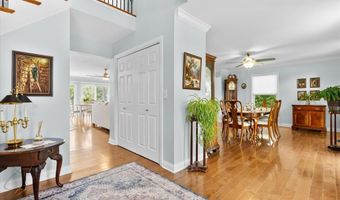18 Woodland Hills Ct, Alton, IL 62002