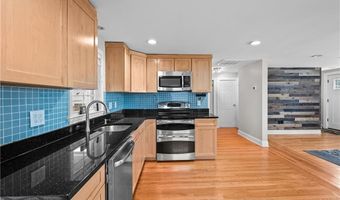21 Delway Rd, East Providence, RI 02914