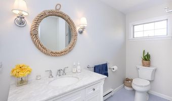 8 Key Ct, Newport, RI 02840
